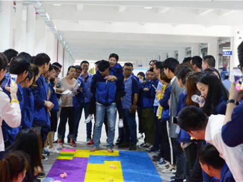 坚贞立志，永葆精神，奋勇领先，不负青春